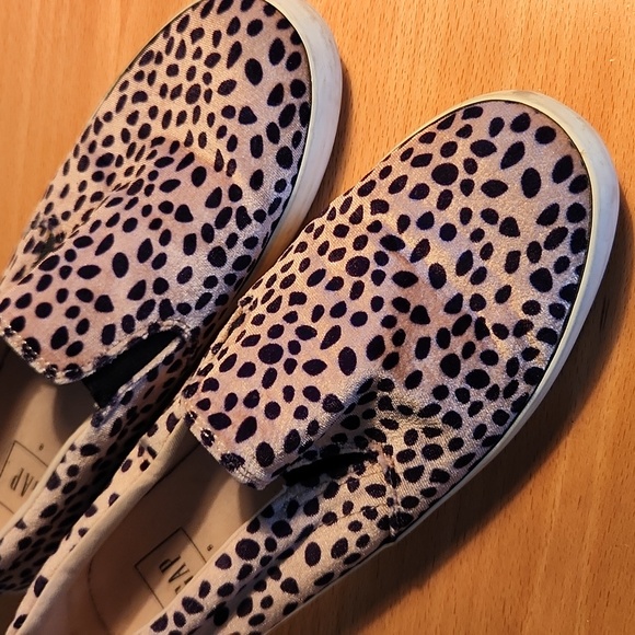 Gap Leopard Print Slip On Sneakers- size 8 - Picture 4 of 7